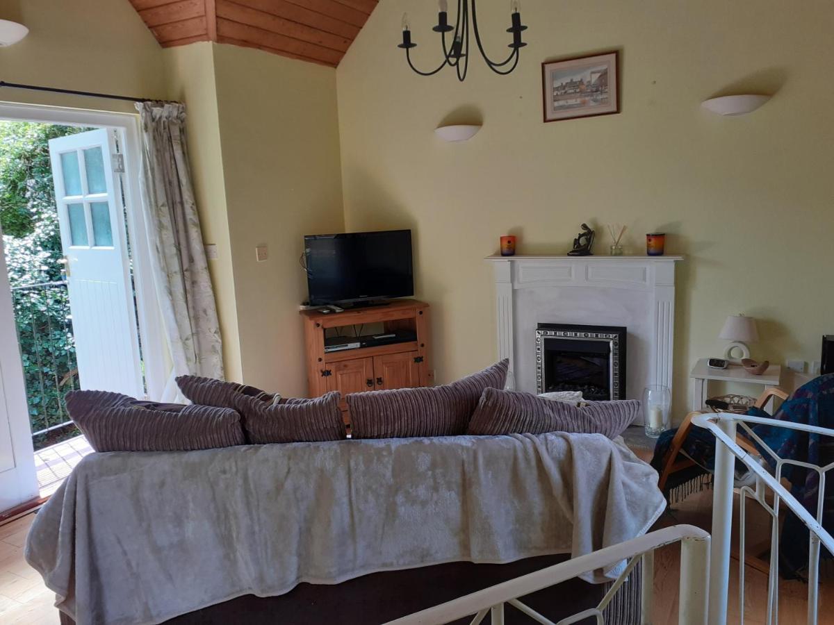 Alum House Villa Тюксбъри Екстериор снимка